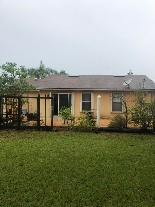 Recently Sold: $209,000 (2 beds, 1 baths, 921 Square Feet)