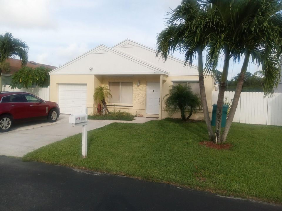 Active With Contract: $2,995 (3 beds, 2 baths, 1155 Square Feet)