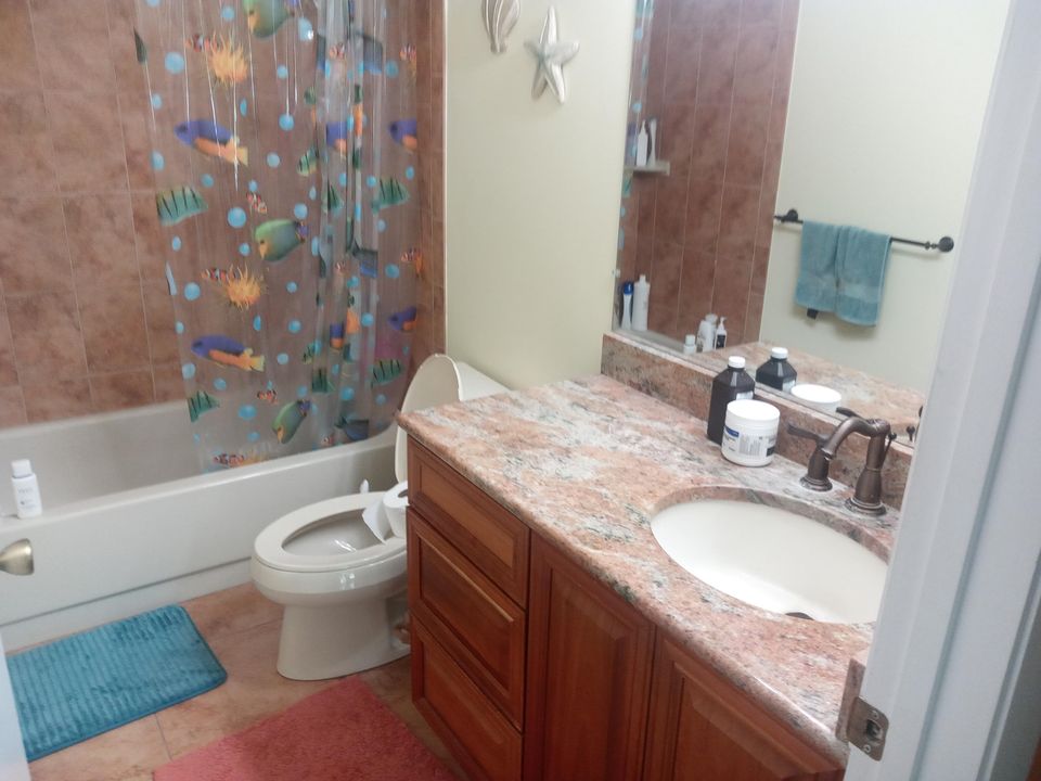 合同活跃: $2,995 (3 贝兹, 2 浴室, 1155 平方英尺)