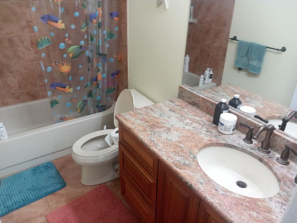 合同活跃: $2,995 (3 贝兹, 2 浴室, 1155 平方英尺)