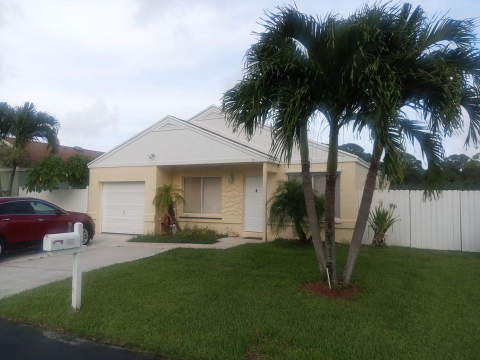 Active With Contract: $2,995 (3 beds, 2 baths, 1155 Square Feet)