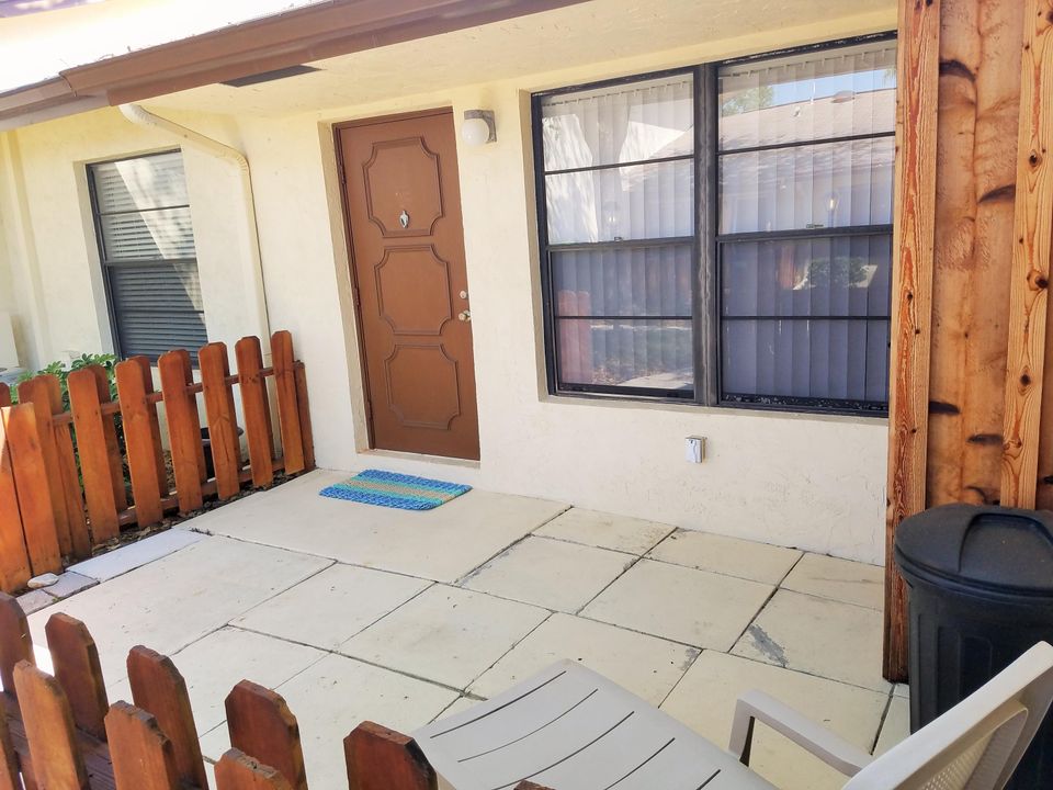 Recently Rented: $1,700 (2 beds, 2 baths, 1026 Square Feet)
