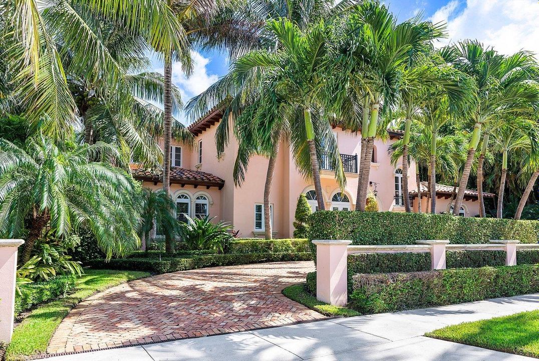 Recently Sold: $9,650,000 (4 beds, 6 baths, 4116 Square Feet)