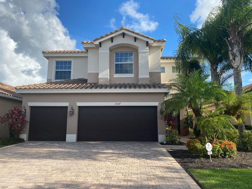 Recently Sold: $750,000 (6 beds, 5 baths, 3976 Square Feet)