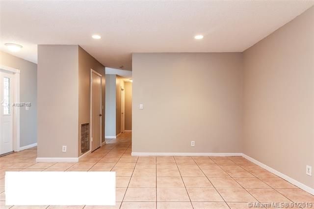 Recently Rented: $3,090 (3 beds, 2 baths, 1710 Square Feet)