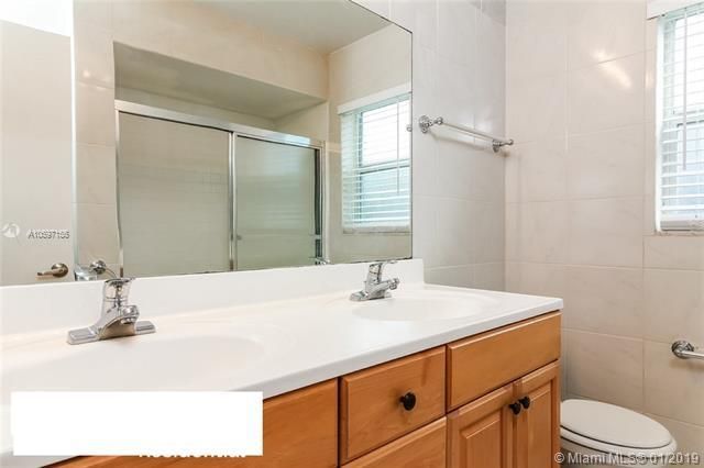 Недавно арендовано: $3,090 (3 спален, 2 ванн, 1710 Квадратных фут)
