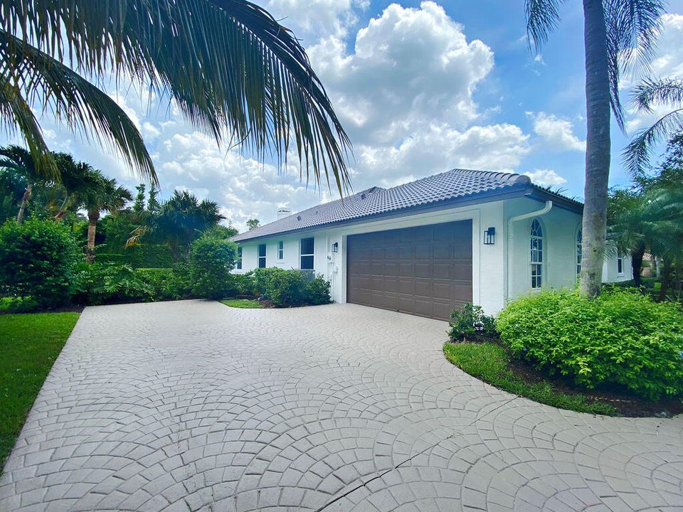 Recently Sold: $1,100,000 (4 beds, 3 baths, 2437 Square Feet)