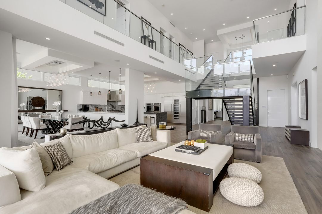 Recently Sold: $5,895,000 (6 beds, 6 baths, 5892 Square Feet)