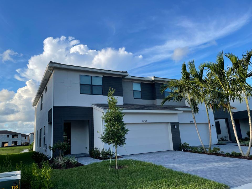 Active With Contract: $3,500 (3 beds, 2 baths, 2397 Square Feet)