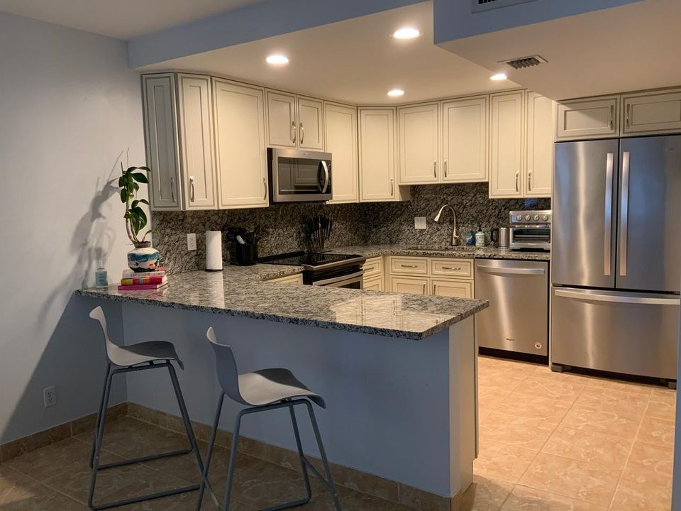 Recently Rented: $7,000 (2 beds, 2 baths, 1400 Square Feet)