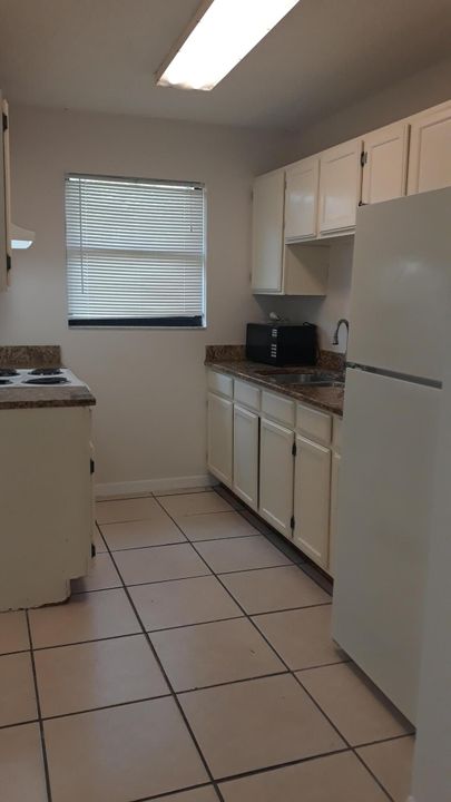 Recently Rented: $1,300 (2 beds, 1 baths, 990 Square Feet)