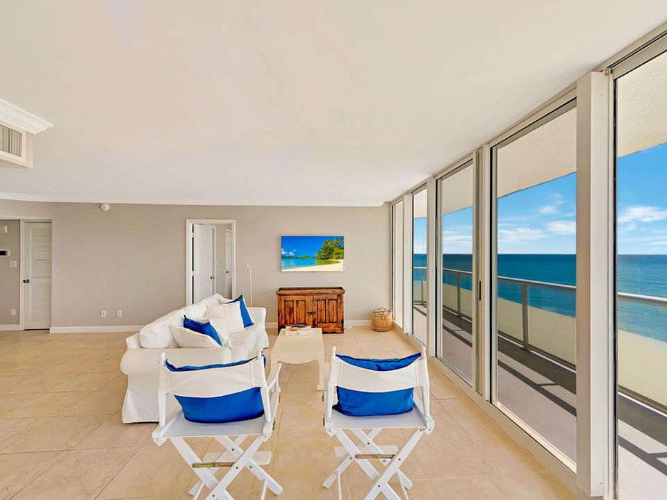 Activo con contrato: $875,000 (2 camas, 2 baños, 1112 Pies cuadrados)