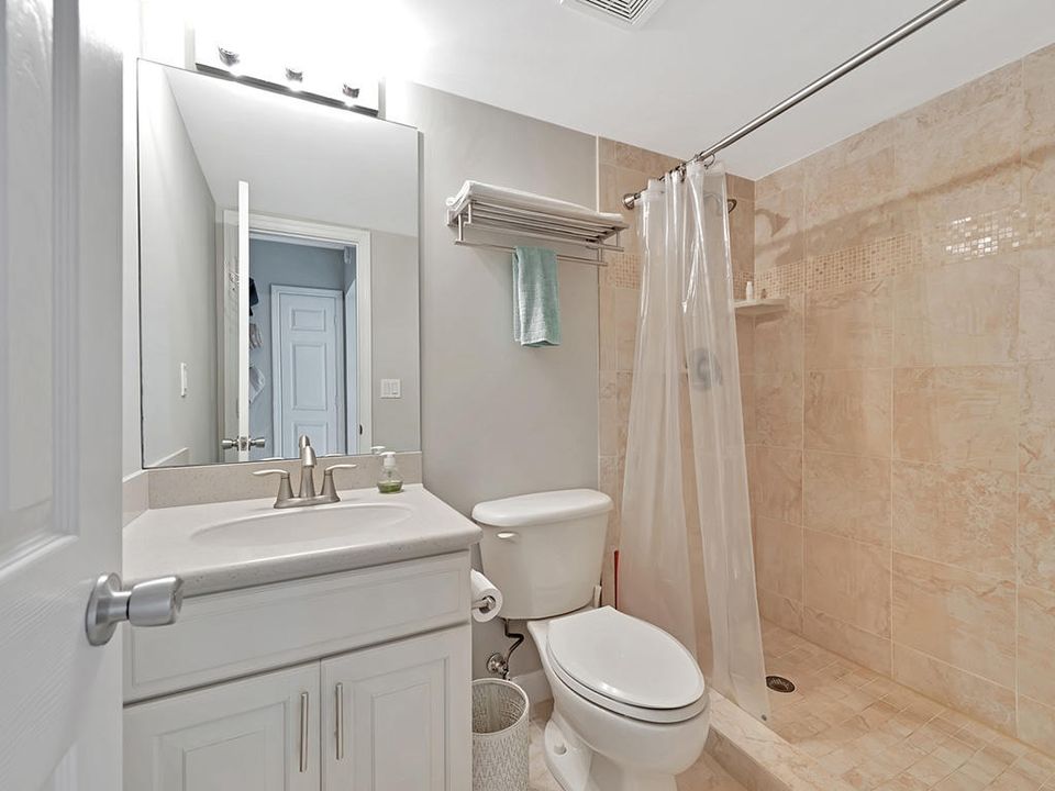 Activo con contrato: $875,000 (2 camas, 2 baños, 1112 Pies cuadrados)