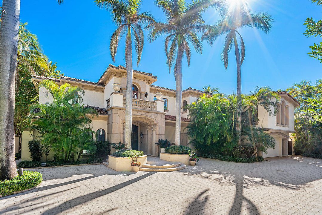 Recently Sold: $13,950,000 (6 beds, 6 baths, 6931 Square Feet)