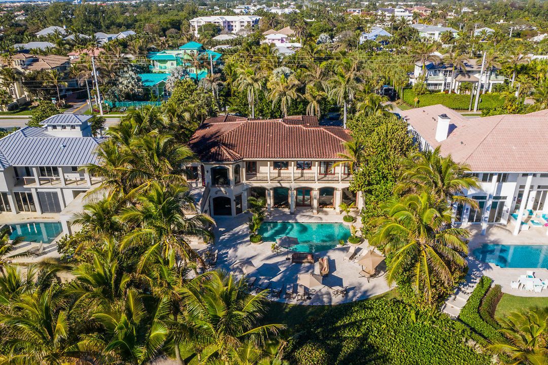 Recently Sold: $13,950,000 (6 beds, 6 baths, 6931 Square Feet)