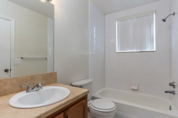 最近租的: $2,915 (3 贝兹, 2 浴室, 1580 平方英尺)