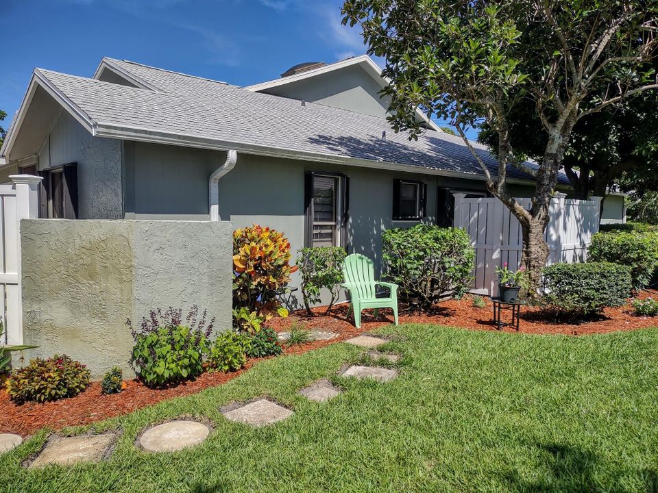 Recently Sold: $263,500 (2 beds, 2 baths, 1309 Square Feet)