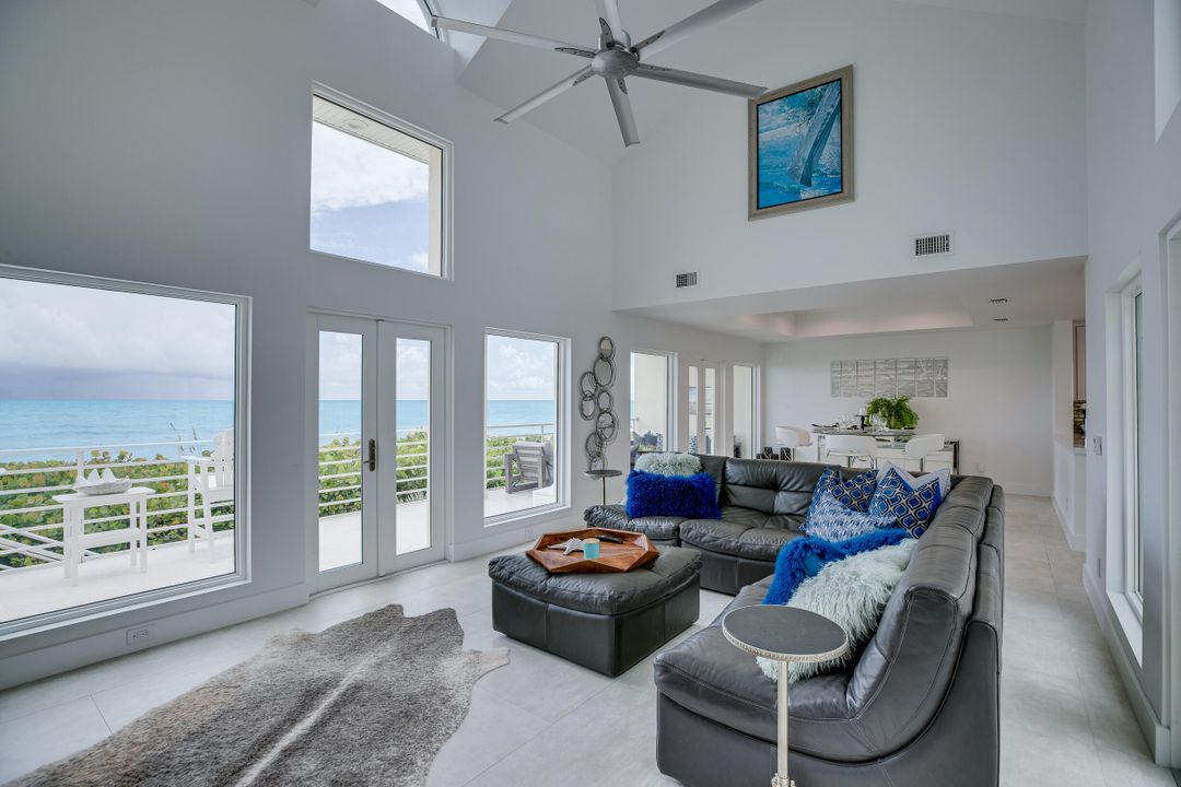 Recently Sold: $1,895,000 (3 beds, 3 baths, 2151 Square Feet)