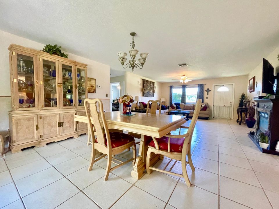 Recently Sold: $215,000 (3 beds, 2 baths, 1728 Square Feet)