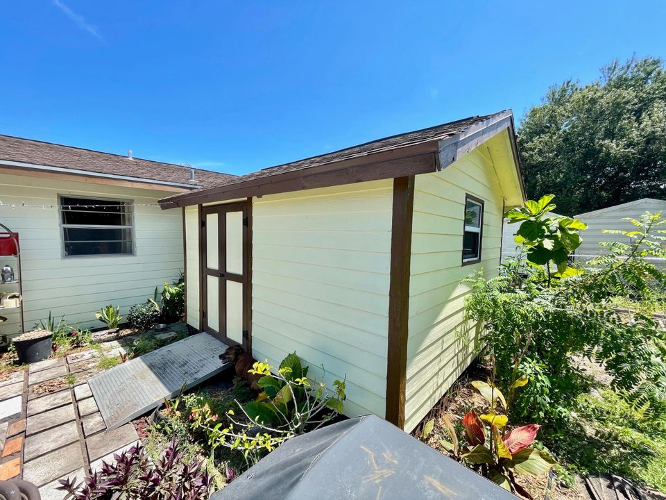 Recently Sold: $215,000 (3 beds, 2 baths, 1728 Square Feet)