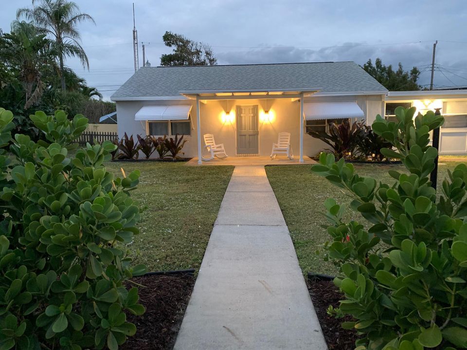 Recently Sold: $700,000 (2 beds, 2 baths, 1008 Square Feet)