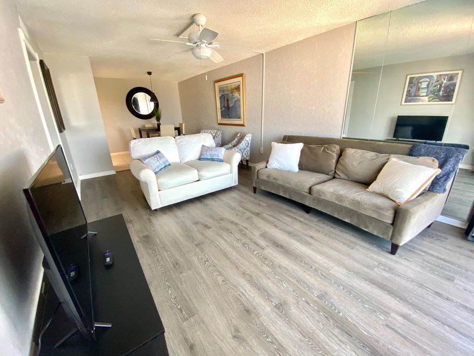 Recently Sold: $135,000 (1 beds, 1 baths, 702 Square Feet)
