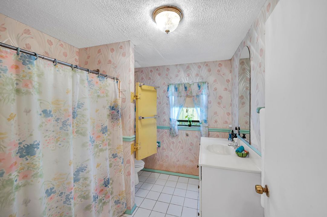 最近售出: $260,000 (4 贝兹, 2 浴室, 3260 平方英尺)