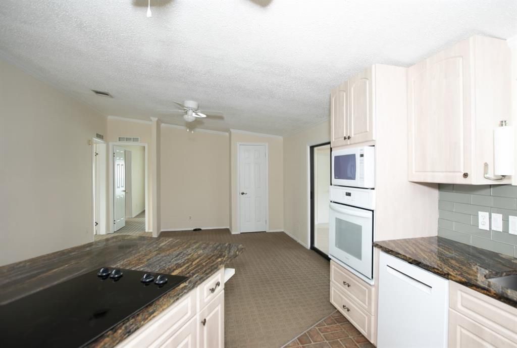 Recently Sold: $177,000 (2 beds, 2 baths, 1412 Square Feet)