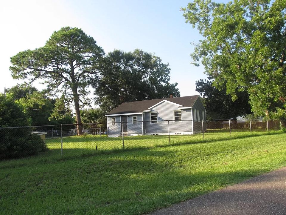 Recently Sold: $69,000 (3 beds, 1 baths, 977 Square Feet)