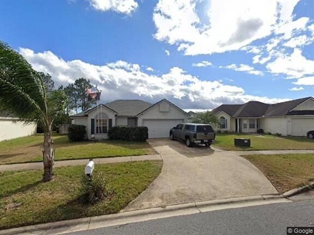 Recently Sold: $214,500 (3 beds, 2 baths, 1388 Square Feet)