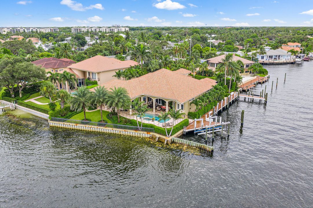 Recently Sold: $4,950,000 (4 beds, 5 baths, 4800 Square Feet)