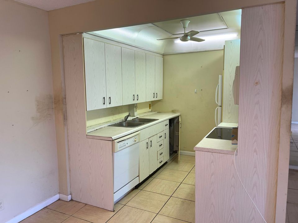 Recently Sold: $65,000 (1 beds, 1 baths, 752 Square Feet)