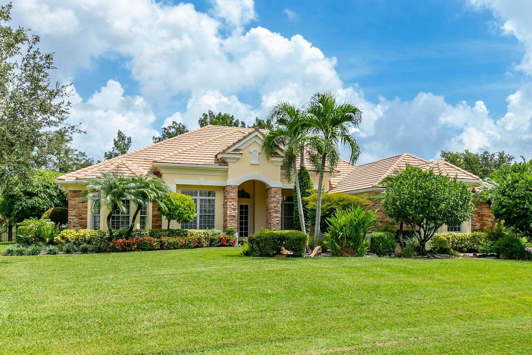 Vendido Recientemente: $1,050,000 (4 camas, 3 baños, 3655 Pies cuadrados)