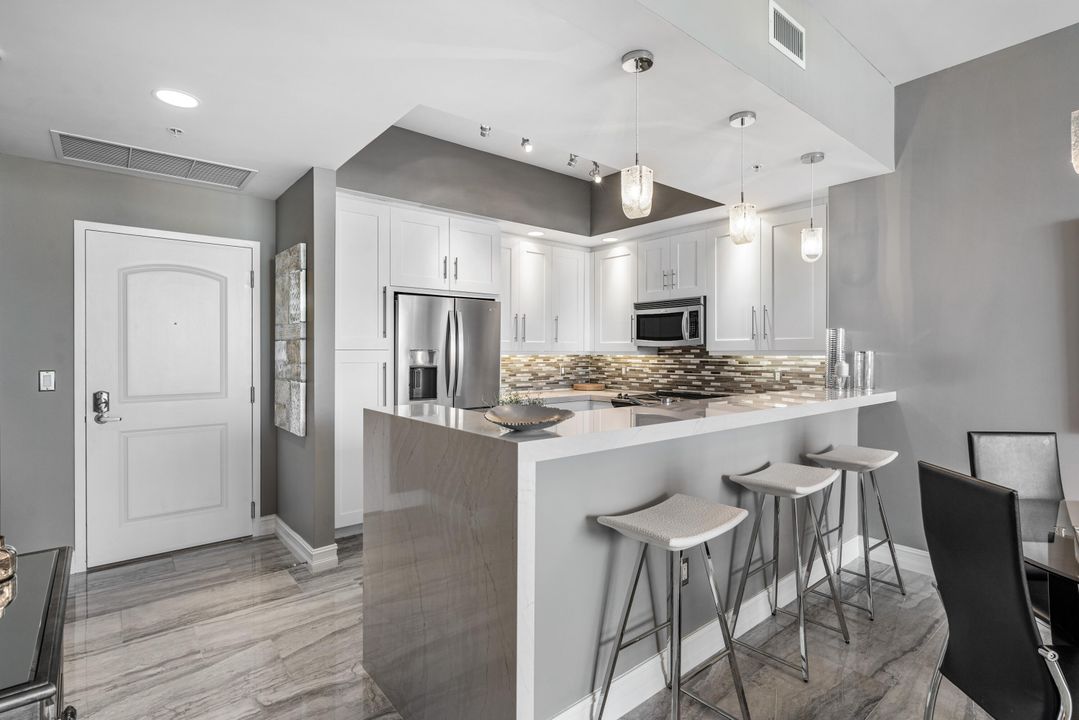 Recently Sold: $860,000 (2 beds, 2 baths, 1476 Square Feet)