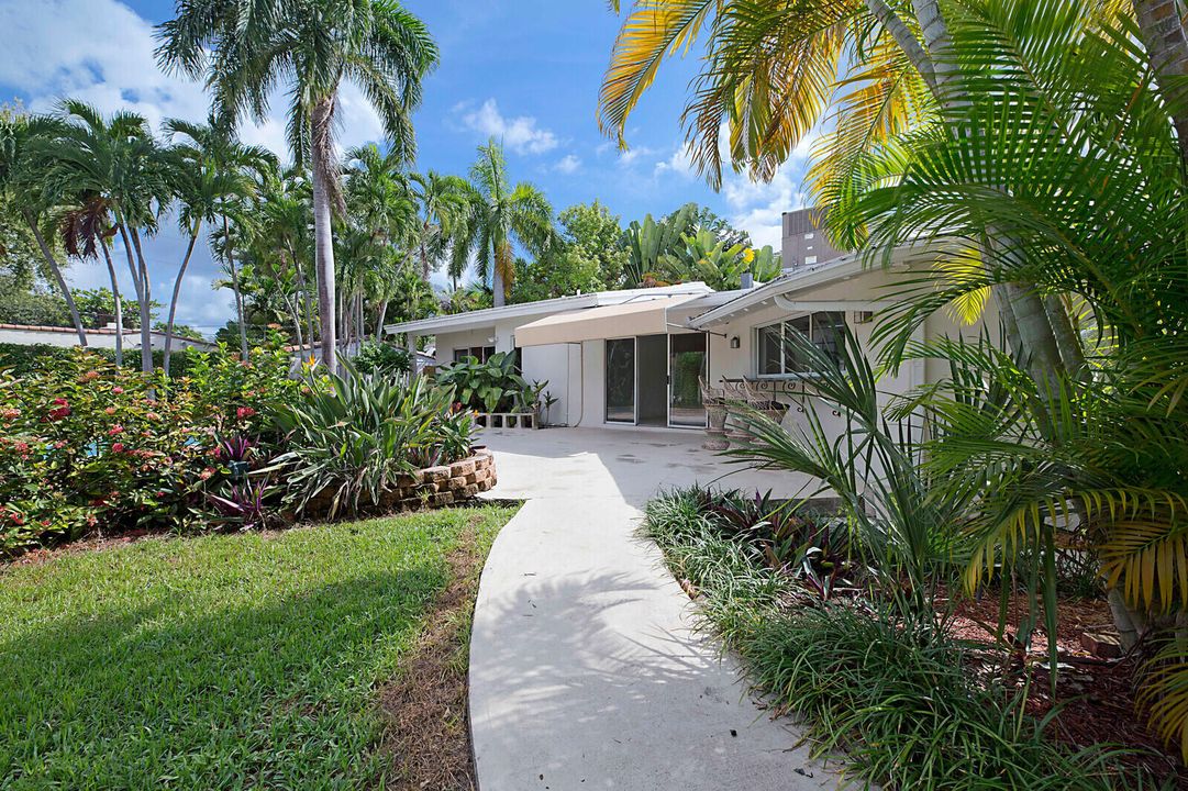 Recently Sold: $1,595,000 (3 beds, 2 baths, 2530 Square Feet)
