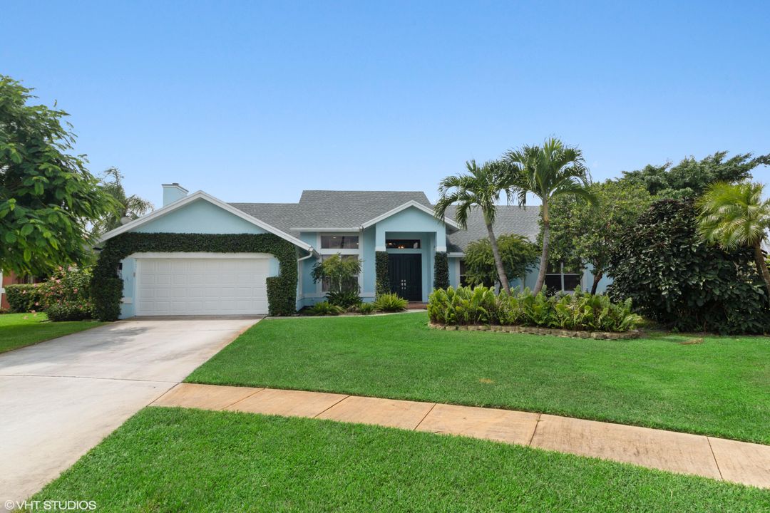 Recently Rented: $10,000 (4 beds, 3 baths, 2944 Square Feet)