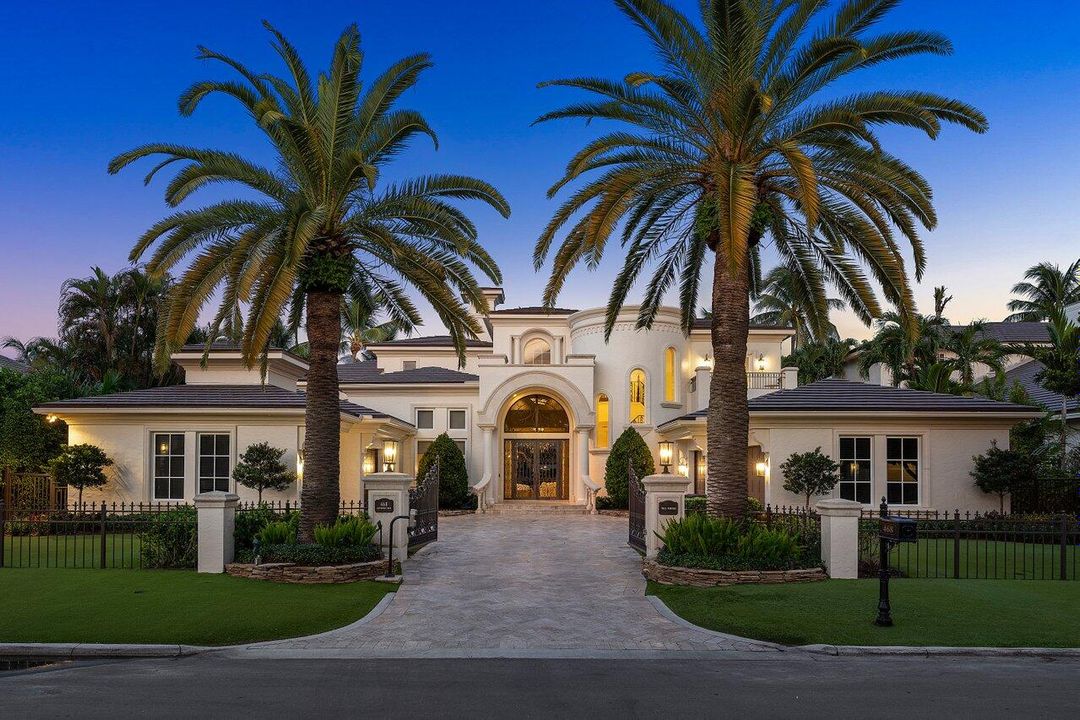 Recently Sold: $11,995,000 (6 beds, 7 baths, 6731 Square Feet)