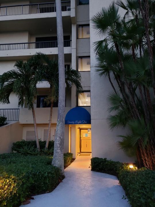 Recently Sold: $1,250,000 (2 beds, 2 baths, 2400 Square Feet)
