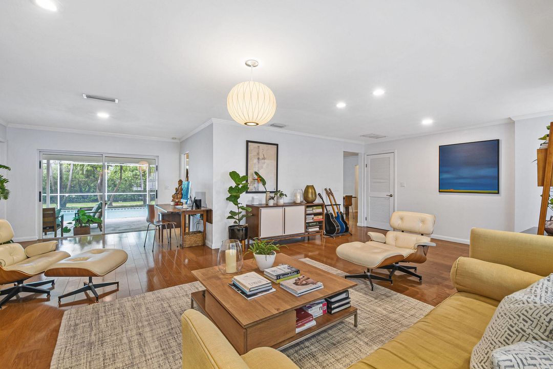 Recently Sold: $2,695,000 (4 beds, 3 baths, 1997 Square Feet)