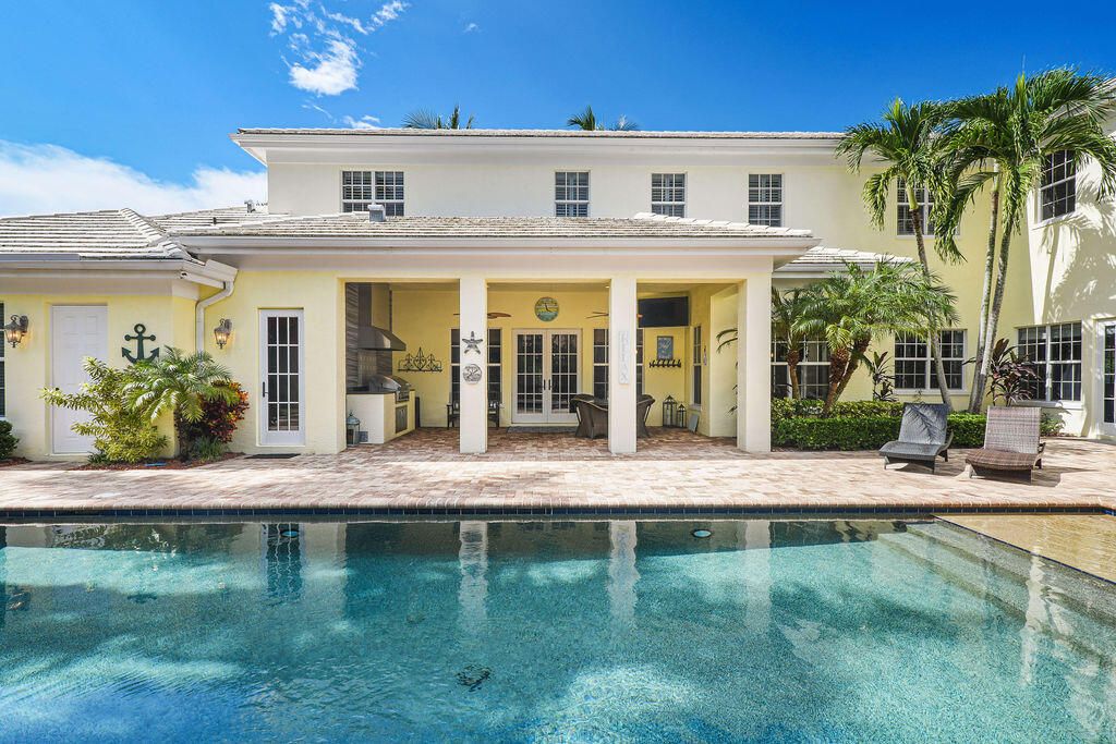 Recently Sold: $1,897,000 (4 beds, 4 baths, 5158 Square Feet)