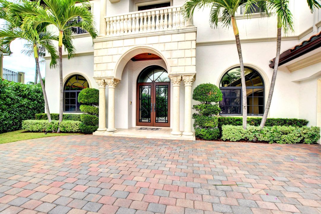 Recently Sold: $7,995,000 (5 beds, 6 baths, 6874 Square Feet)