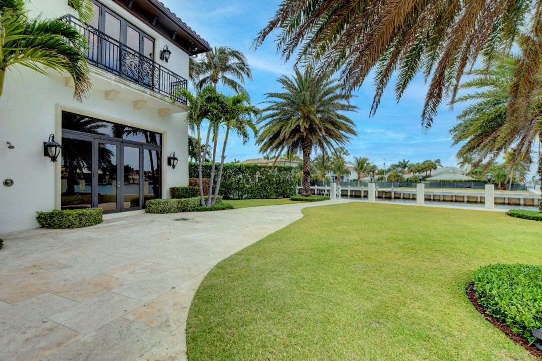 Recently Sold: $7,995,000 (5 beds, 6 baths, 6874 Square Feet)