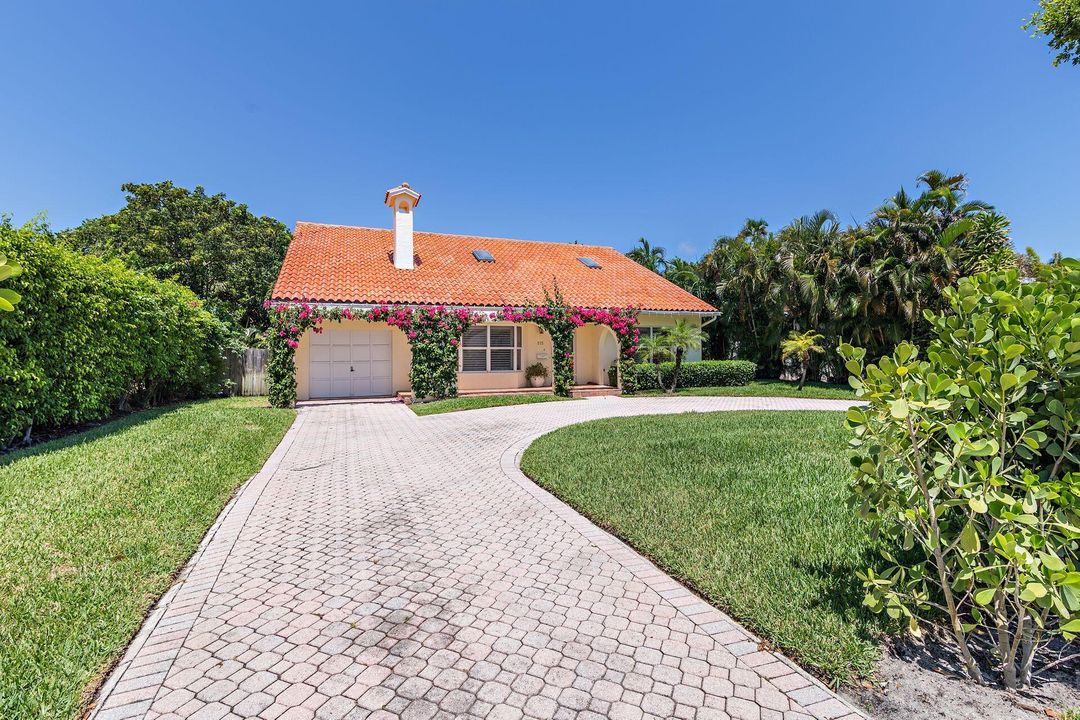 Recently Rented: $11,500 (4 beds, 3 baths, 1891 Square Feet)