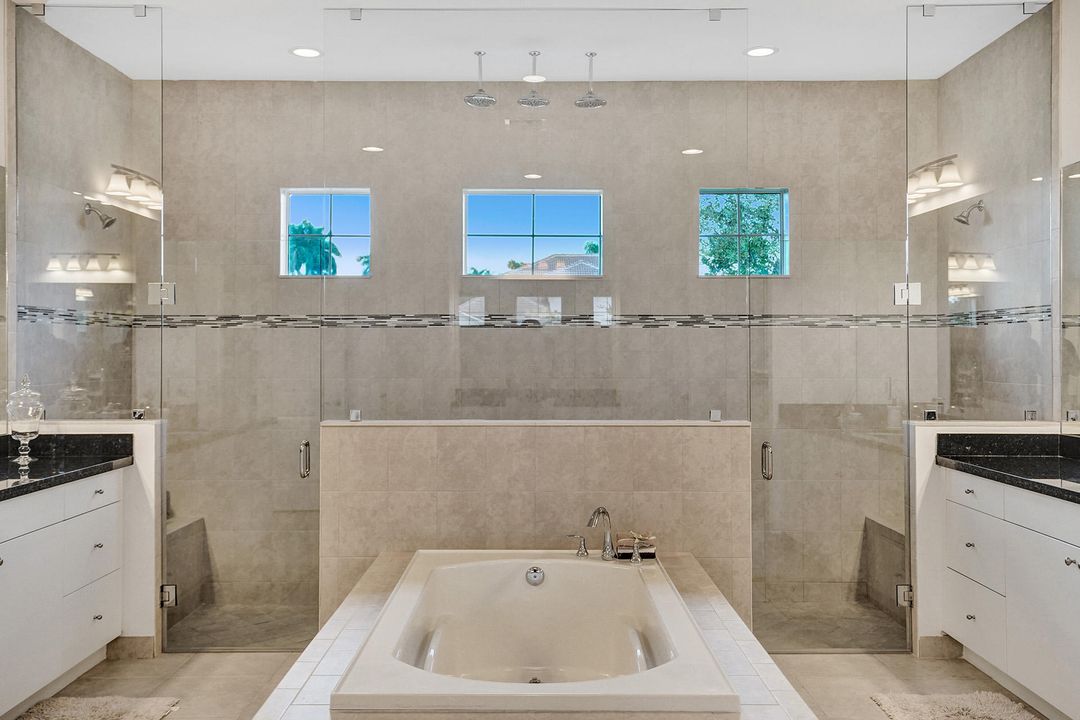 最近售出: $1,650,000 (4 贝兹, 3 浴室, 4939 平方英尺)