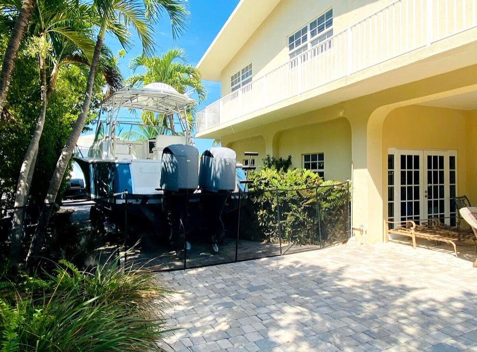 Recently Sold: $1,850,000 (3 beds, 2 baths, 1368 Square Feet)