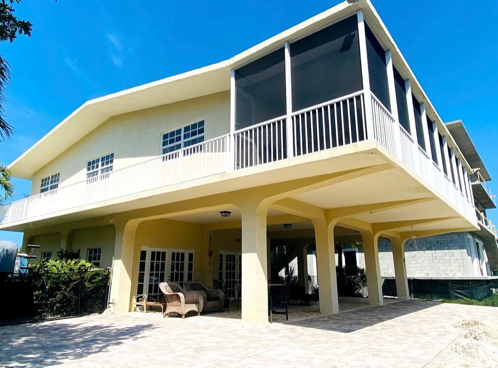 Recently Sold: $1,850,000 (3 beds, 2 baths, 1368 Square Feet)