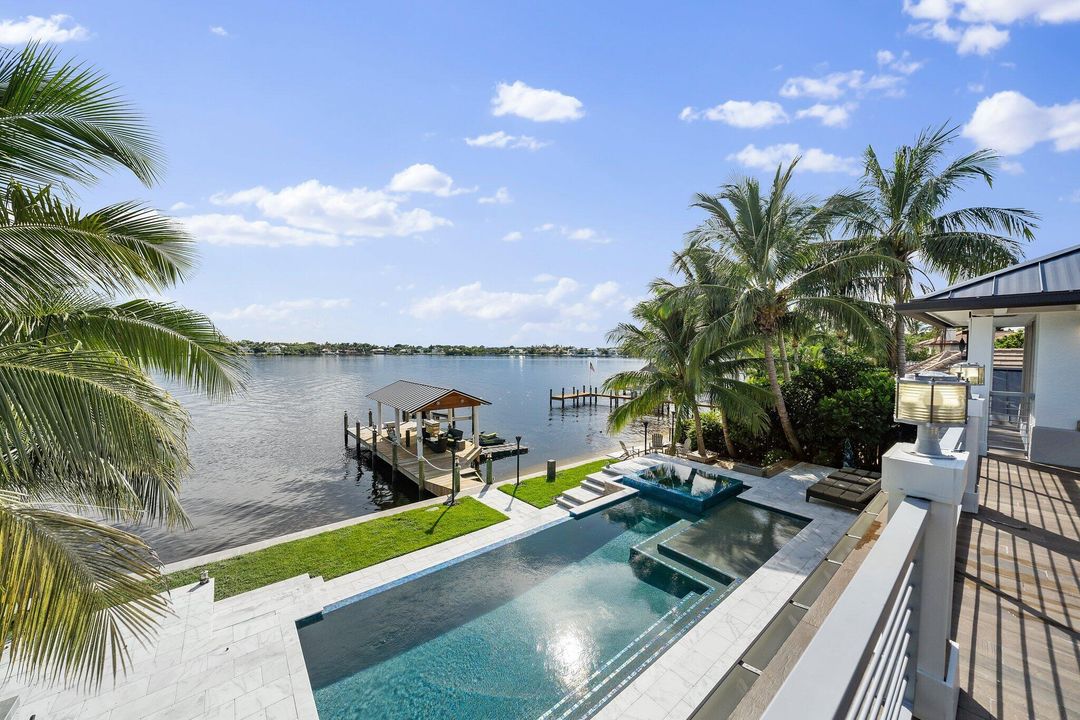 Recently Sold: $5,175,000 (4 beds, 5 baths, 4132 Square Feet)