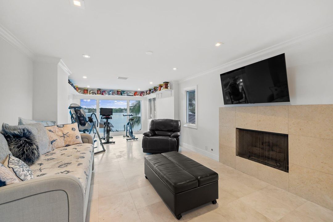 Recently Sold: $5,175,000 (4 beds, 5 baths, 4132 Square Feet)