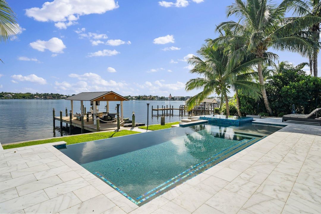 Recently Sold: $5,175,000 (4 beds, 5 baths, 4132 Square Feet)