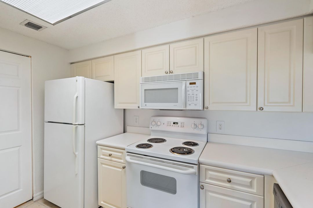 Recently Rented: $1,575 (1 beds, 1 baths, 768 Square Feet)